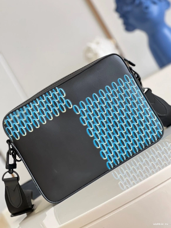 WIS TRIO VUITTON LOUIS MESSENGER 1121